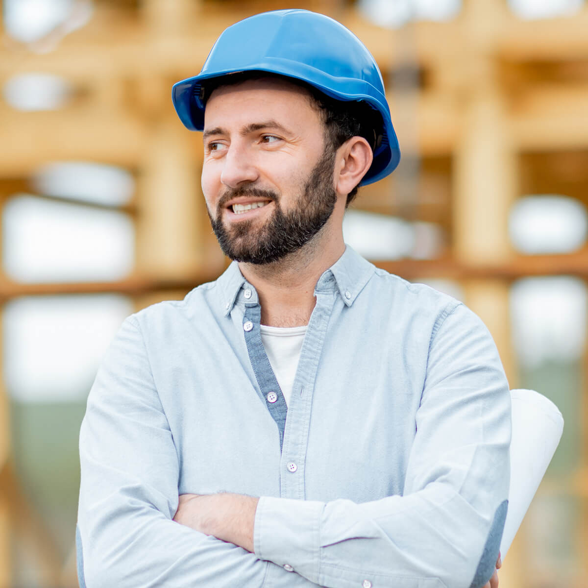 builder near the wooden house on the construction XBWLRPJ